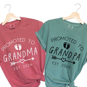 Befördert zu Oma, Opa Matching Comfort Colors Shirt, Nana & Papa anpassbares T-Shirt, neue Oma Geschenk, Großeltern Baby Ankündigung