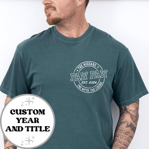 Paw Paw Est 2024 Custom Comfort Colors Shirt, Father&#39;s Day Tee Gift for Him, First Time Grandparent To Be Pregnancy Announcement Sweatshirt