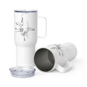 May include: White travel mug with a handle and a lid. The mug features a black line drawing of hands and the names "Hugo", "Alex", "Lucie", "Sacha", and "Mamie". The lid is clear.