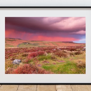 Aprilwetter mit dramatischem Sonnenuntergang über Stanage Edge im Derbyshire | Peak Distrikt Wandkunst | Abendhimmel|Wetter