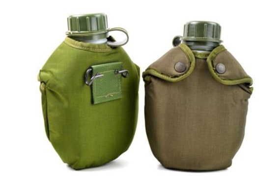 Vintage Plastic Army MILITARY CANTEEN WATER BOTTLES. 5 Canteens