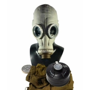 homme avec une gaz masque, nucléaire guerre et environnement