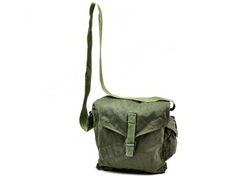 Soviet era Polish army gas mask OM-14 carrying bag. Universal shoulder pouch