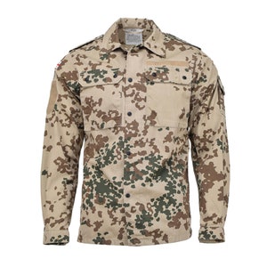 Exterior personalizado y diseño de camuflaje color negro de los hombres de  uniforme militar ropa táctica Anorak Soft Shell - China Ropa táctica y  Anorak Soft Shell camisa de hombre precio