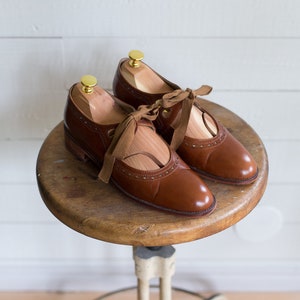 Beautiful 1940s style cut-out leather day shoes