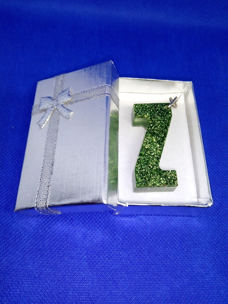 Resin initial keyring gift boxed
