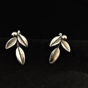 Sterling Silver 925 Greek Olive 3 Leaf Leaves Minimalist Athena Stud Earrings, Leaf Small Silver Earrings, Griechische Gold Ohrringe
