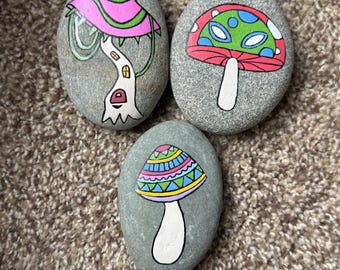 Rocas pintadas con forma de hongo Groovy SELLADAS ¡a solo 3 dólares cada una!