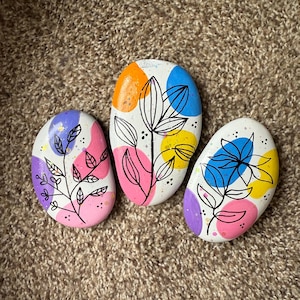 Boho flowers painted rocks - Set of 3 ! SEALED