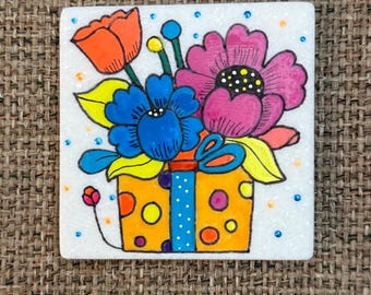 Boîte cadeau florale fantaisie peinte roche scellée