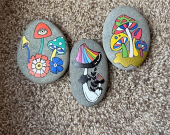 Rocas pintadas con forma de hongo Groovy SELLADAS ¡solo 4 dólares cada una!