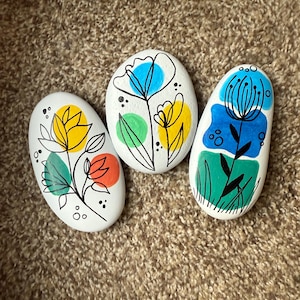 Boho flowers painted rocks - Set of 3 ! SEALED