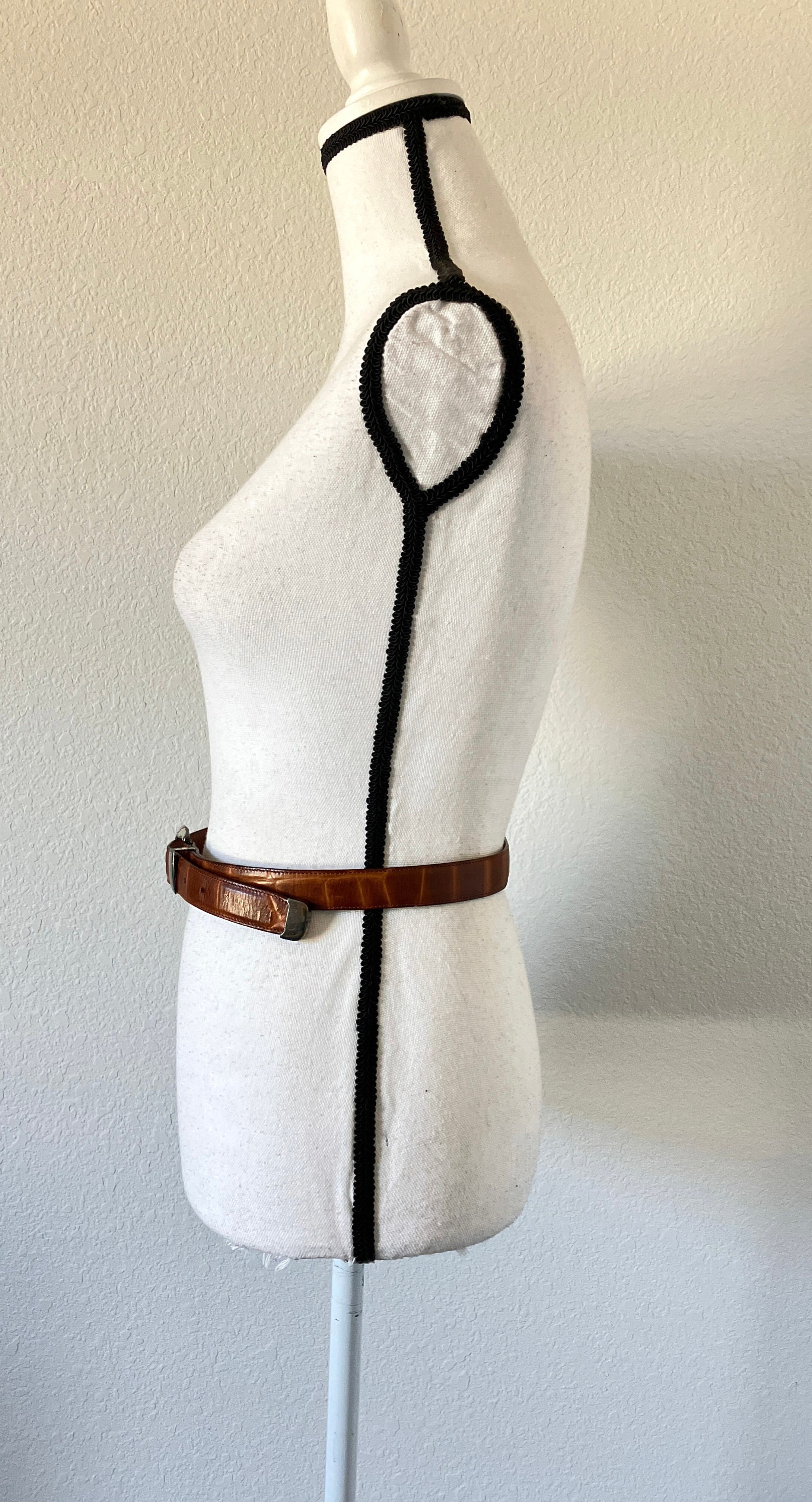 Vintage Faux Crocodile Leather Belt Brown Medium USA VTG 80s 90s Buckle Trend M 3544 Antique Gold Buckle Crocodile Embossed One Piece Full  main image 3