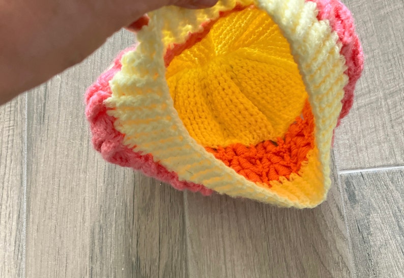 1950s 1960s Two Tone Hand Knit Frilly Cap - Etsy