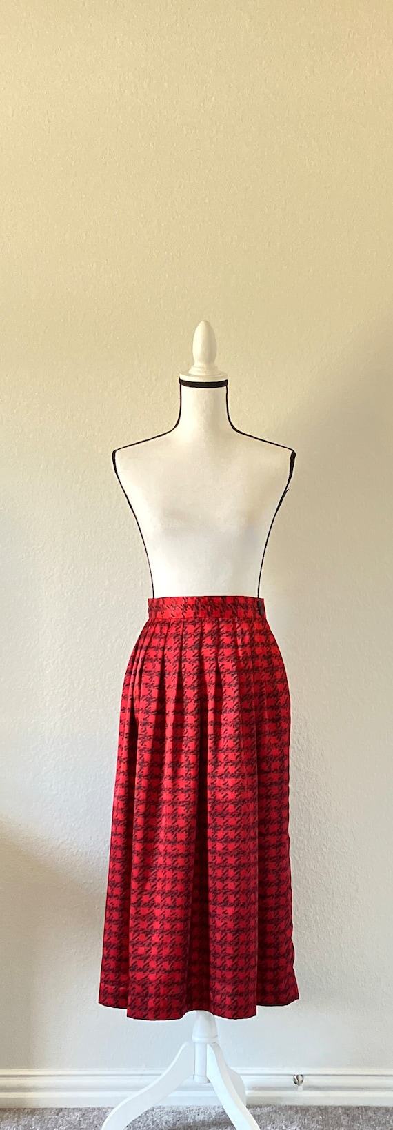 1980s Red and Black Houndstooth Skirt, Vintage Gr… - image 2