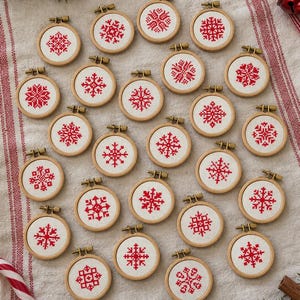 25 mini-snöflingor korsstygnsmönster: Litet jul- och vintermönsterset (PDF-mönster)