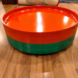 Sets of 2 Heller Massimo Vignelli Large Dinner Plates - Green and Orange-Red Melamine