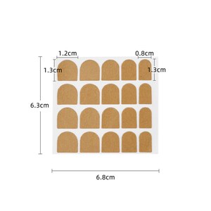 K&ouml;nnte beinhalten: Ein Bogen mit braunen, bogenf&ouml;rmigen Nagelaufklebern. Die Aufkleber sind in Reihen und Spalten auf wei&szlig;em Hintergrund angeordnet. Das Blatt ist 6,8 cm breit und 6,3 cm hoch. Einzelne Aufkleber sind 1,2 cm und 0,8 cm breit und 1,3 cm hoch.