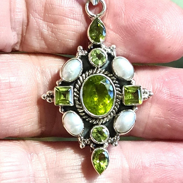 Stunning Sterling Silver Peridot And Freshwater Pearl Pendant