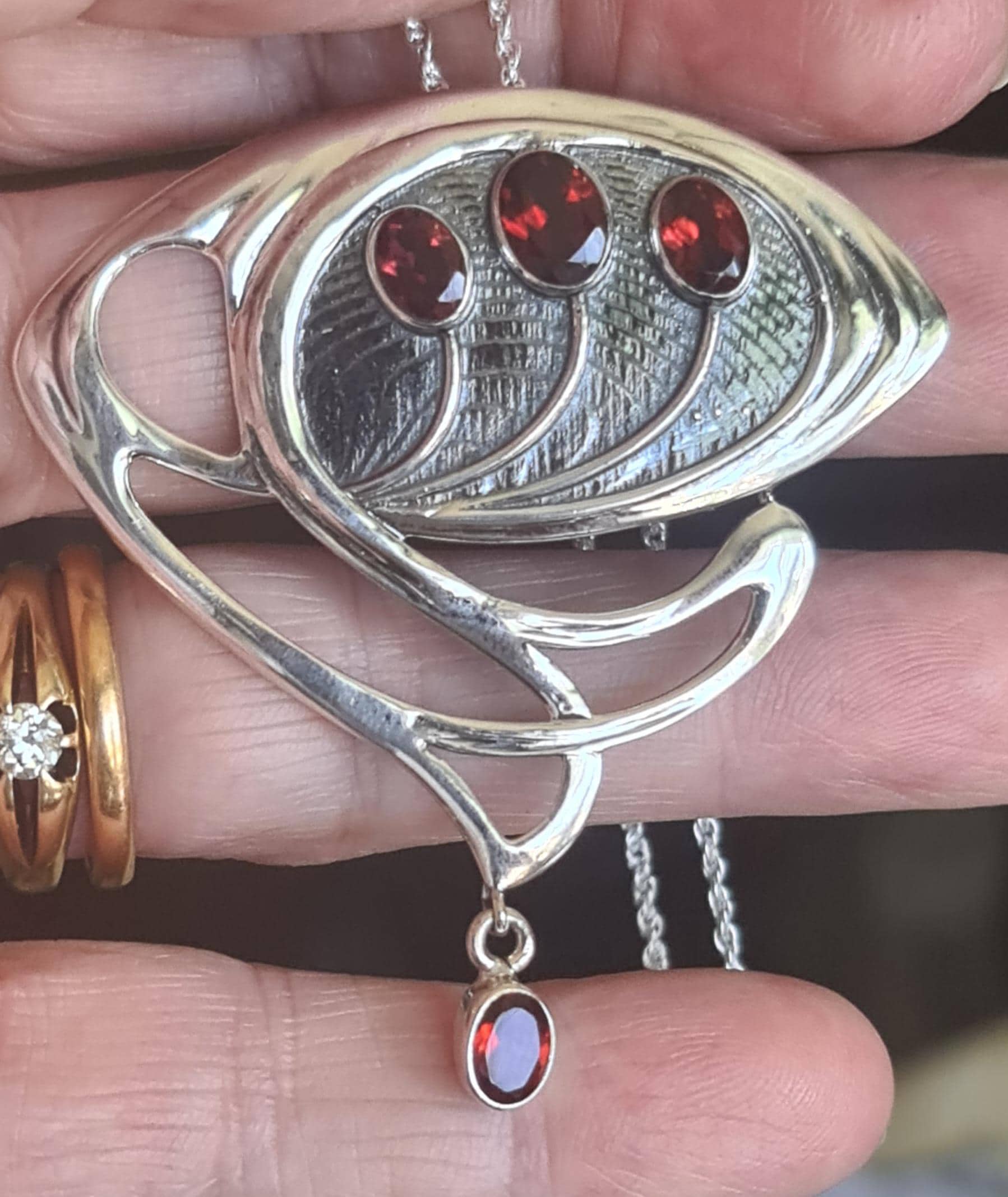 アールヌーボースタイルの大きなステートメントピース、アンティーク調