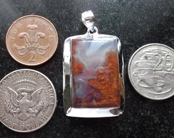厚みのあるカットが施された素晴らしいスターリングシルバーと
