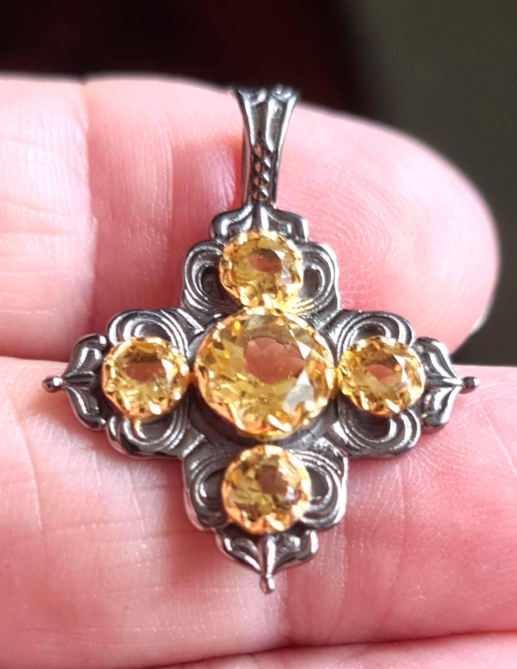 ゴージャスなルネッサンススタイルのスターリングシルバーとシトリン