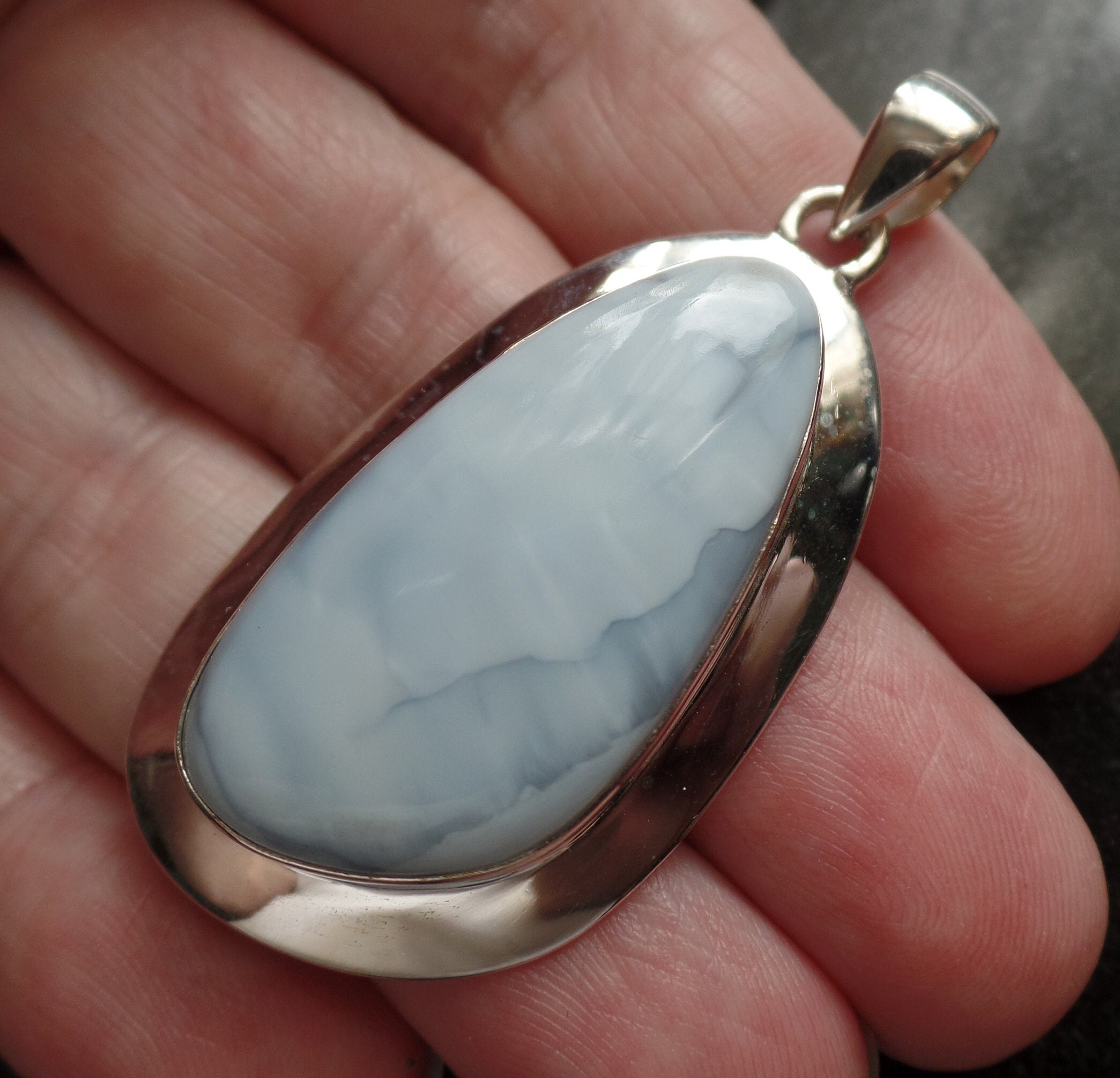 スターリングシルバーとインディアンブルーオパールペンダント 12.2g