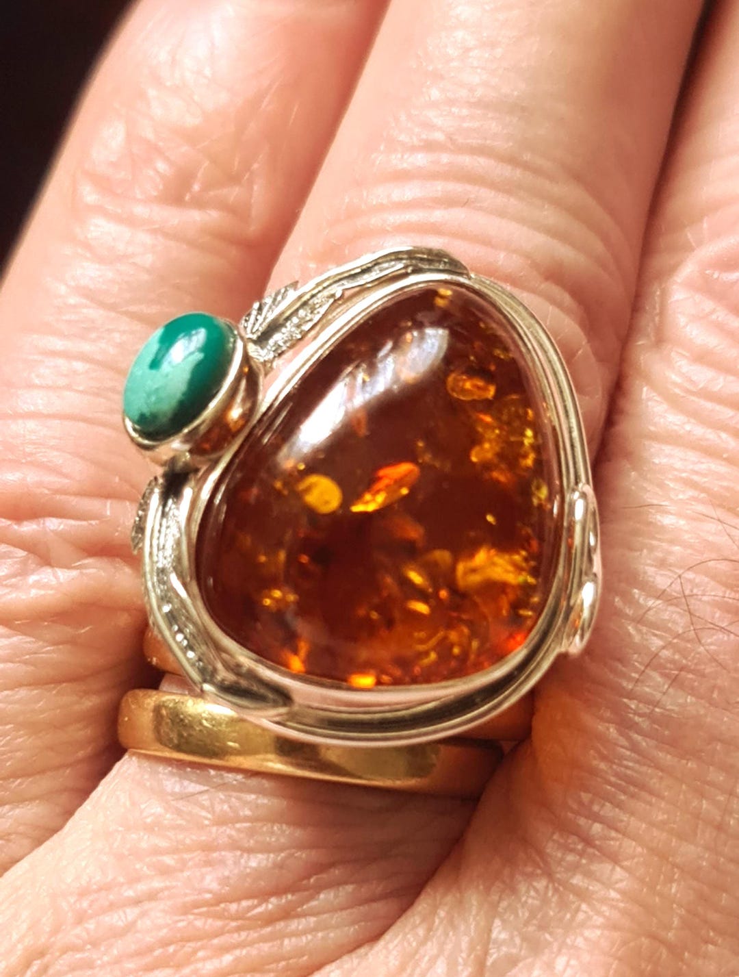 調節可能なスターリングシルバーとバルト海産琥珀のリング、ターコイズ