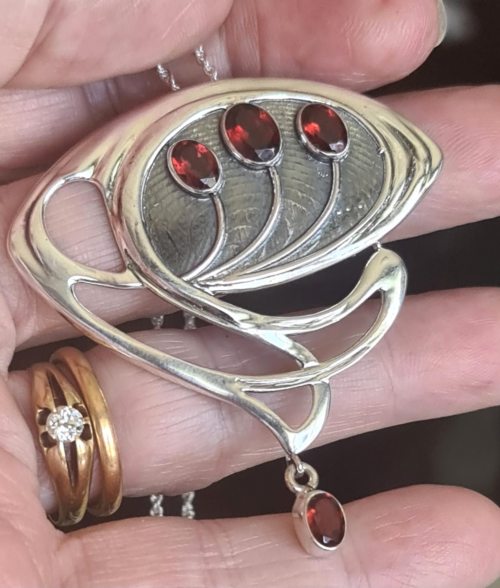 アールヌーボースタイルの大きなステートメントピース、アンティーク調