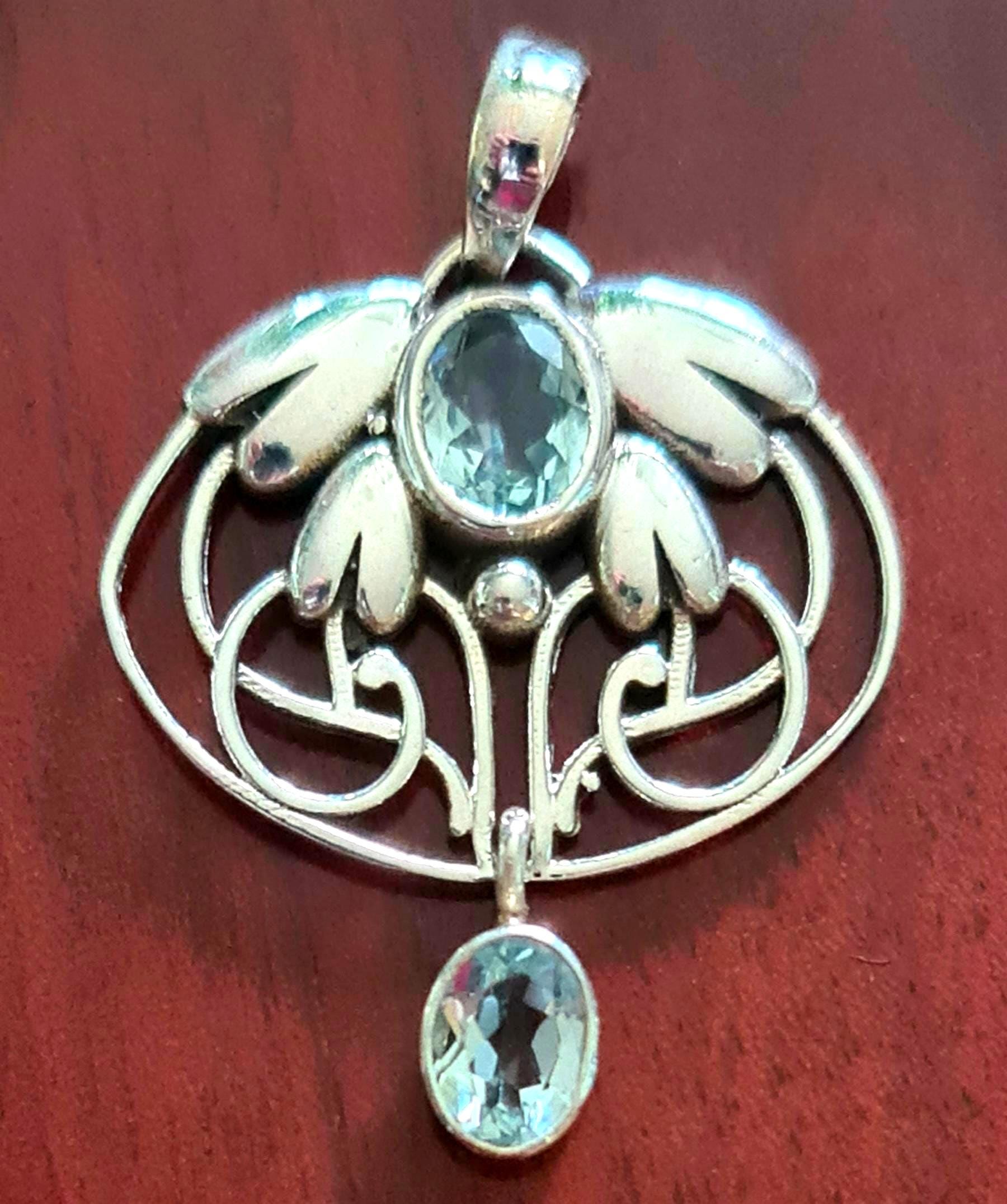 ゴージャスなアールヌーボースタイルのスターリングシルバーとブルー