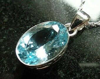 Gorgeous Larger Sterling Silver and Sky Blue Topaz Necklace 7.4g