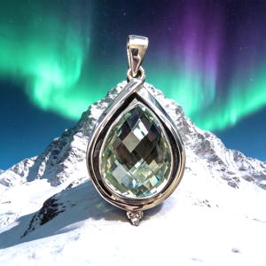 Elegante colgante de plata de ley y prasiolita de 9,8 g con amatista verde.