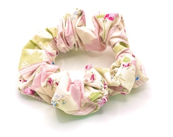 Gumka do włosów z kwiatowym wzorem patchworkowym: ręcznie robiona bawełniana gumka Cottagecore