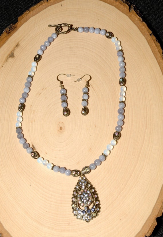 Necklace Costume Jewelry Buyers Purple Jade, White Agate, Antique