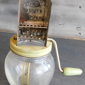 Endurance Vintage Manual Nut Grinder w/ Jar