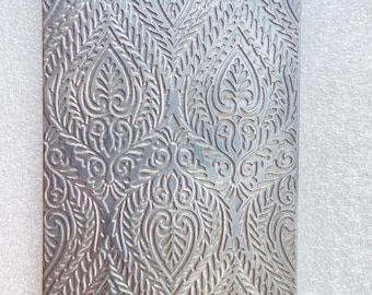 Placa texturizada de acero para la fabricación de joyas / Laminadora y prensa hidráulica