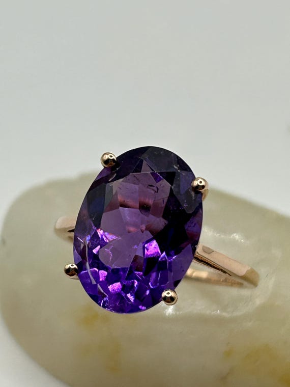 10K Gold Amethyst RING! #109.