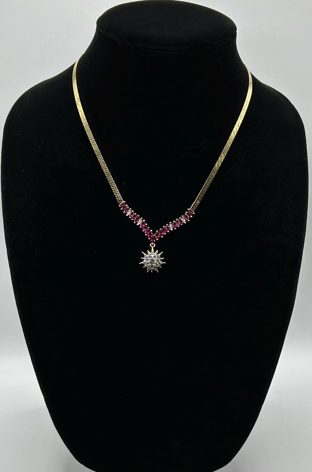 ルビーとダイヤモンドをあしらったヴィンテージ 18K イエロー ゴールド