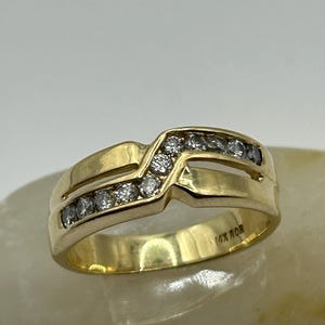 Light Champagne Diamond Row Crossover Band Ring in 14k Yellow Gold! #81.