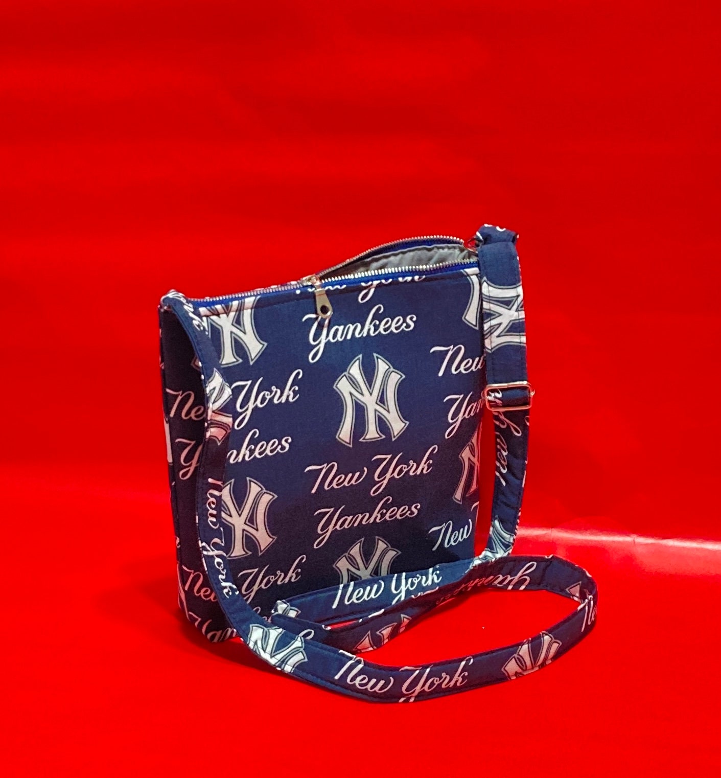 New York Yankees Printed Collection Repeat Logo Wristlet FOCO