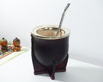 Premium Camionero Gourd for Yerba Mate - Wrapped in Genuine Leather with Alpaca Rim - Includes 2 Straws Bombillas - Handmade in Argentina