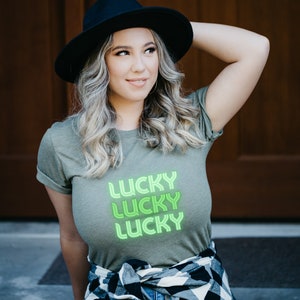 Lucky St Patrick&#39;s Day Shirt | Niedliches Frauen T-Shirt | St. Pattys Tagesshirt | Gefühl Lucky T-Shirt | Geschenk für Sie | Lucky Lady Shirt