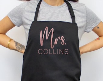 Hostess Gifts, Apron Gifts, Custom Name Apron, Wedding Party Gift Ideas, Bridal Shower Gifts, Bride Apron, Mrs Apron, Aprons for Women Gifts