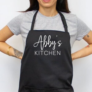 Idées cadeaux cuisine, cadeaux tabliers, cadeaux de mariage pour elle, tablier personnalisé, tablier pour mariée, cadeaux baby shower, tablier personnalisé pour Mme, cadeau fête de mariage