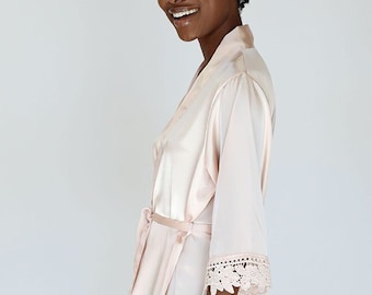Blush Lila Lace Bridesmaid Robes, Bridesmaid Satin Robes, Bridesmaid Satin Robes for Wedding, Bridesmaid Robe Gifts, Bridesmaid Robe Favors