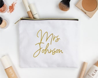 Custom Mrs. Last Name Makeup Bag, Personalized Wedding Makeup Bag, Bridal Makeup Bag, Bachelorette Party Makeup Bag Gifts, Gifts for Brides