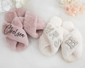 Custom Mrs Fluffy Slippers with Pearls Letters, Bridal Wedding Slippers, Bridal Slippers, Custom Bride to be Slippers, Custom Cross Slippers