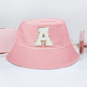 Designer Womens Frayed Bucket Hat With Drawstring, Frayed Brim, And Metal  Lettering White/Pink MZ02 From Hotsalehat, $7.1