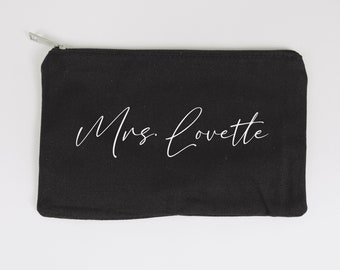 Personalized Mrs. Makeup Bag, Custom Mrs. Last Name Makeup Bag, Bride Makeup Bag, Bachelorette Makeup Bag, Wedding Party Makeup Purse Gifts