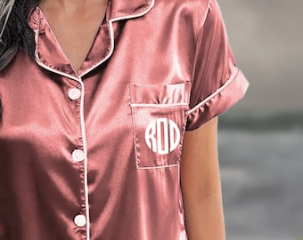 Anpassat monogram pyjamasshortsset, personlig bröllopspyjamas med monogram, personlig bröllopspyjamas, brudpyjamas, presenter till brudduschpyjamas